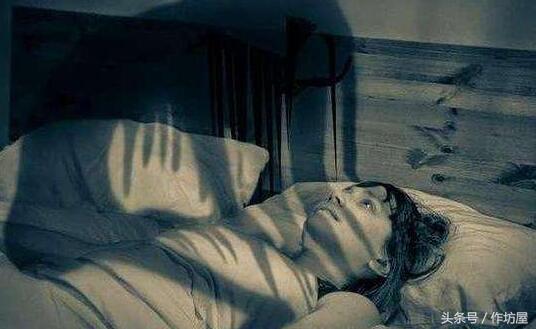 酒店睡觉鬼压床怎么回事,在酒店房间被鬼压床是怎么一回事