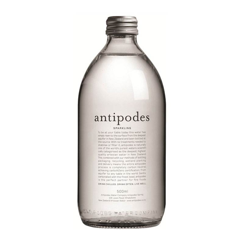 欢乐颂安迪喝的矿泉水,安迪喝的玻璃瓶矿泉水