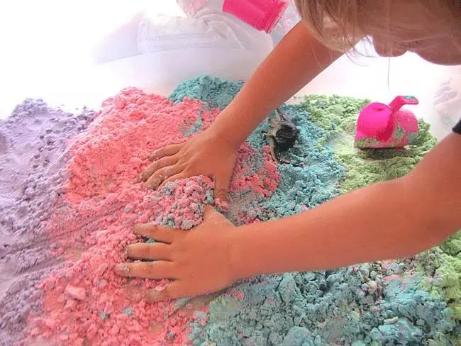 在商场花1000块钱办张卡玩太空沙，我在家花2块钱就搞定了！