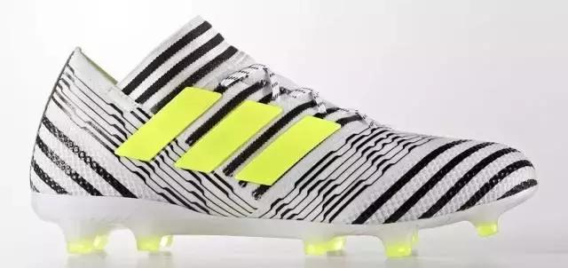 他们穿着什么英文翻译,他们穿着什么用英文怎么说