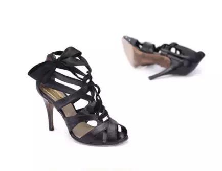 在秋冬有一个百搭超方便的蝴蝶结,超适合秋冬的蝴蝶结