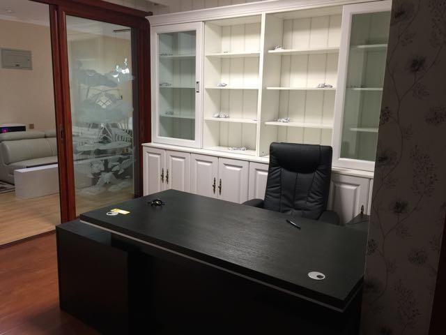 家里房子划进成都五环了，装修好后，一进门就看到一个智能鞋柜，温馨又方便！