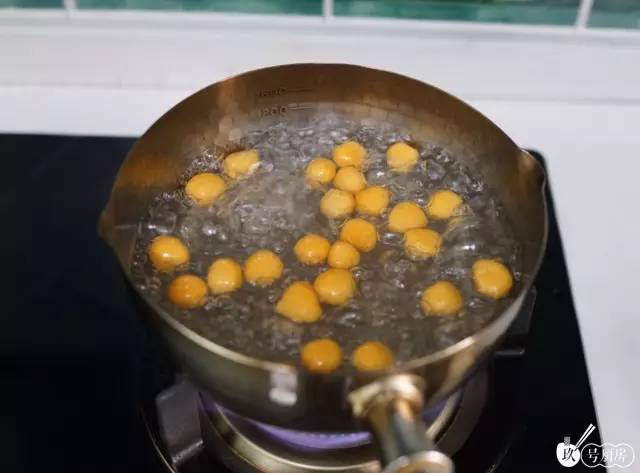 龟苓膏甜品教程,自己做的龟苓膏芋圆甜品很成功