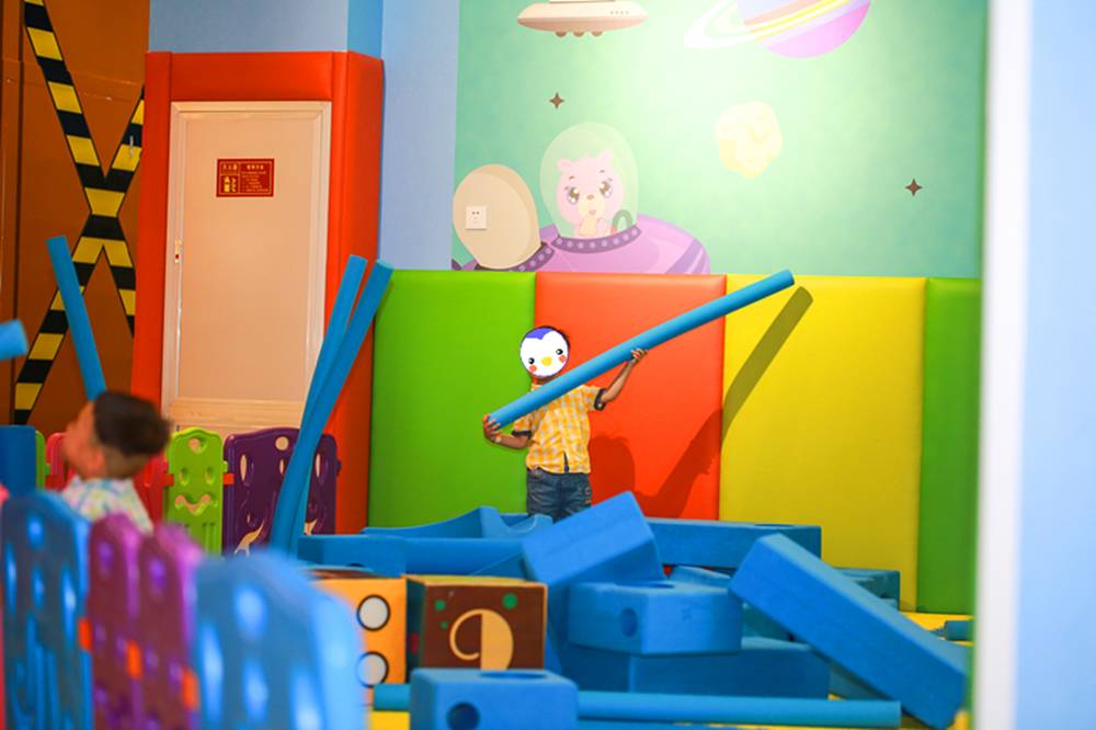 一家新开的大型游乐场,开一家一千平儿童室内游乐场