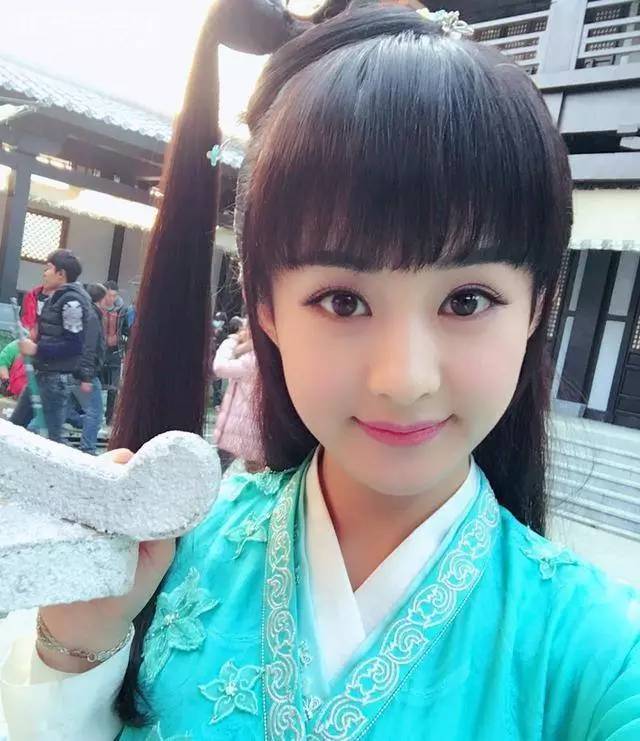 发际线低的女生适合什么发型,45岁女人发际线低适合什么发型