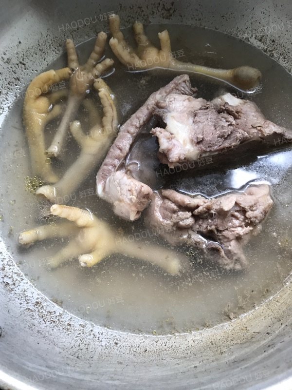 枸杞根煲汤最佳搭配,枸杞叶怎么煲汤最好吃