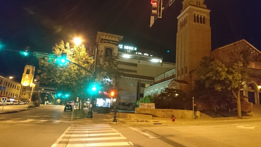 索尼xperia1iii对比三星s21u,小内存