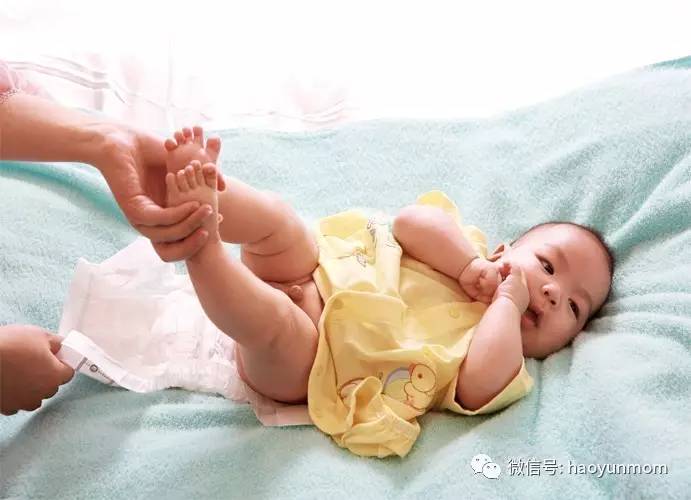 宝宝拉不出粑粑是母乳原因吗,22天的宝宝一天没拉大便了正常吗