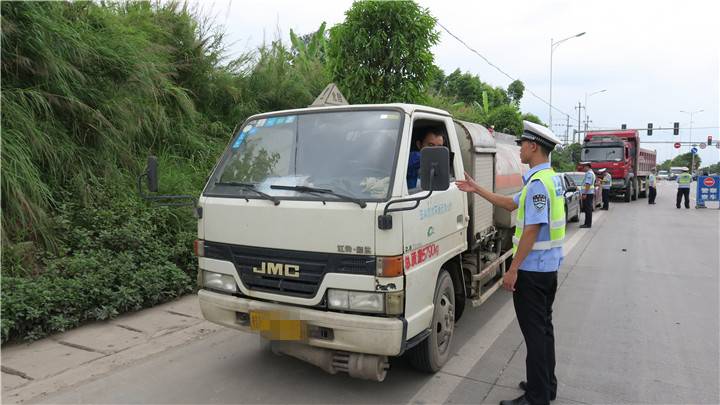 各类货车和危险品运输车实施限行,大型货车上路安全专项整治