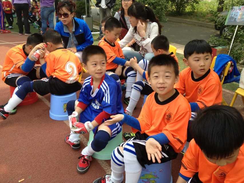 征文足球伴我成长,关于校园足球与中国梦的征文题目