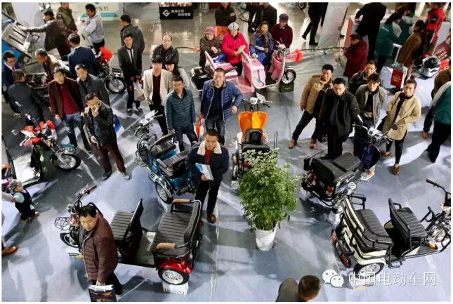 广角镜头——猛戳链接就能换个姿势看徐州展会！