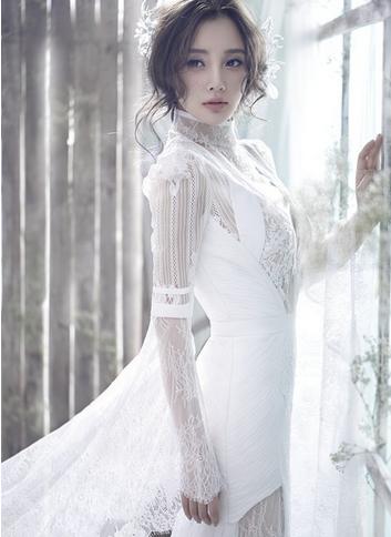 李小璐穿白纱照片,李小璐白纱逆龄登封面