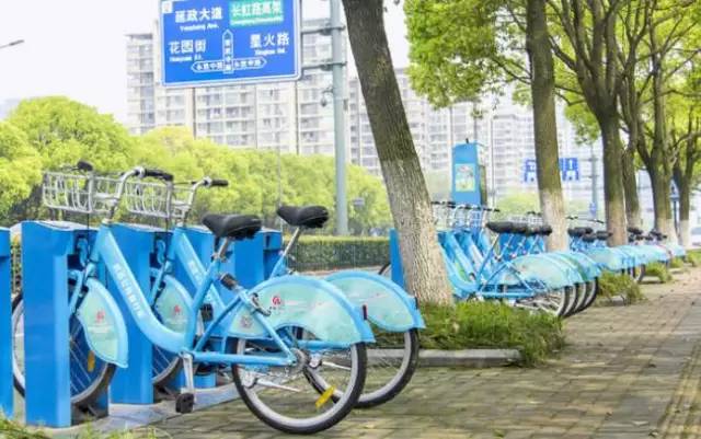 哇！钟楼悄悄上了一批共享汽车！5毛钱就可以开走