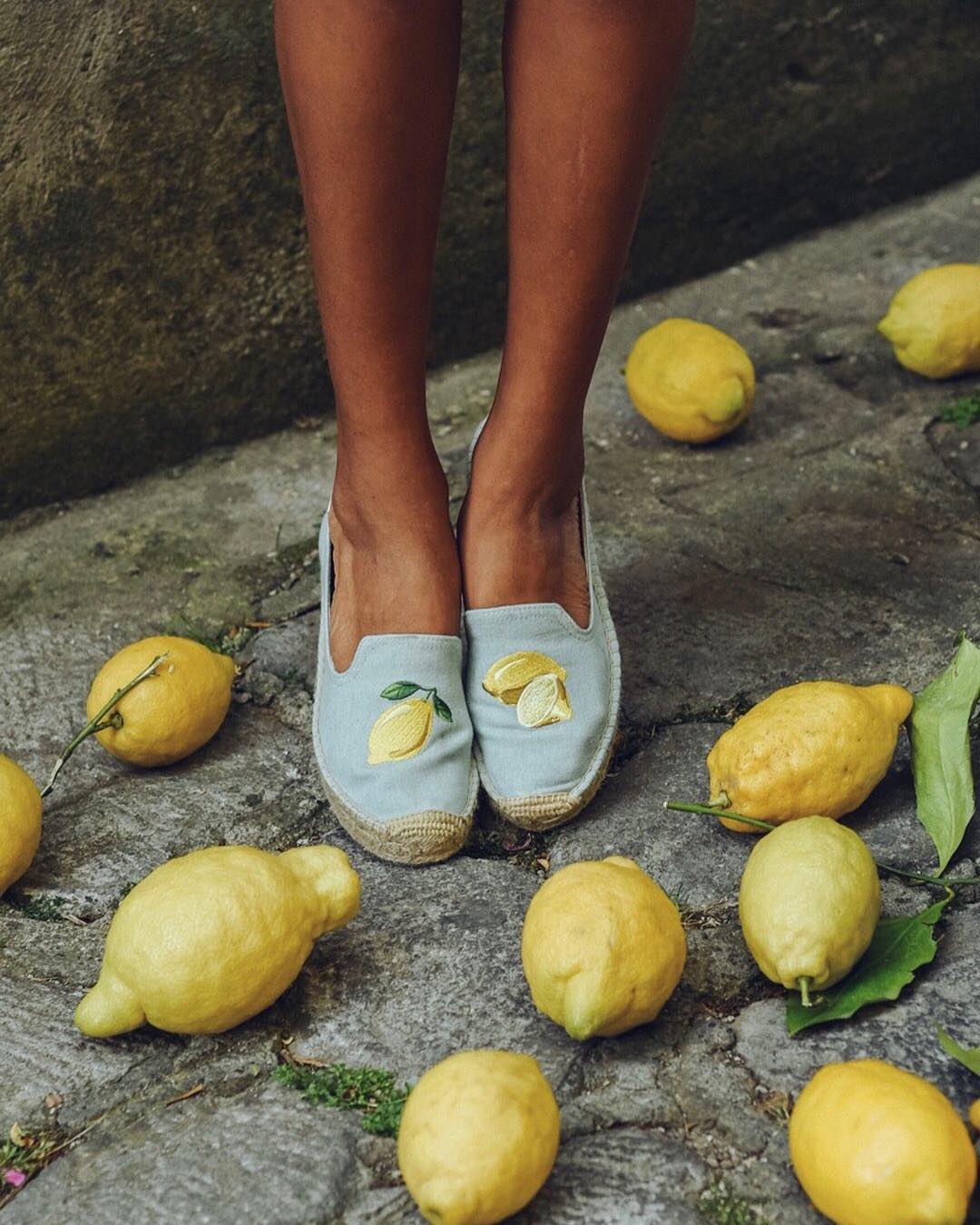 鞋柜必备这4双小白鞋百搭又时髦,鞋柜必备百搭又白菜的鞋