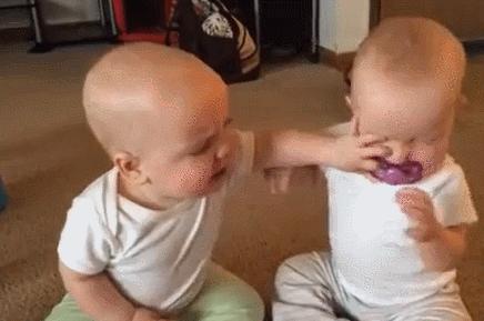 孩子争宠怎么办？亲子教育专家教你如何科学地摆平！