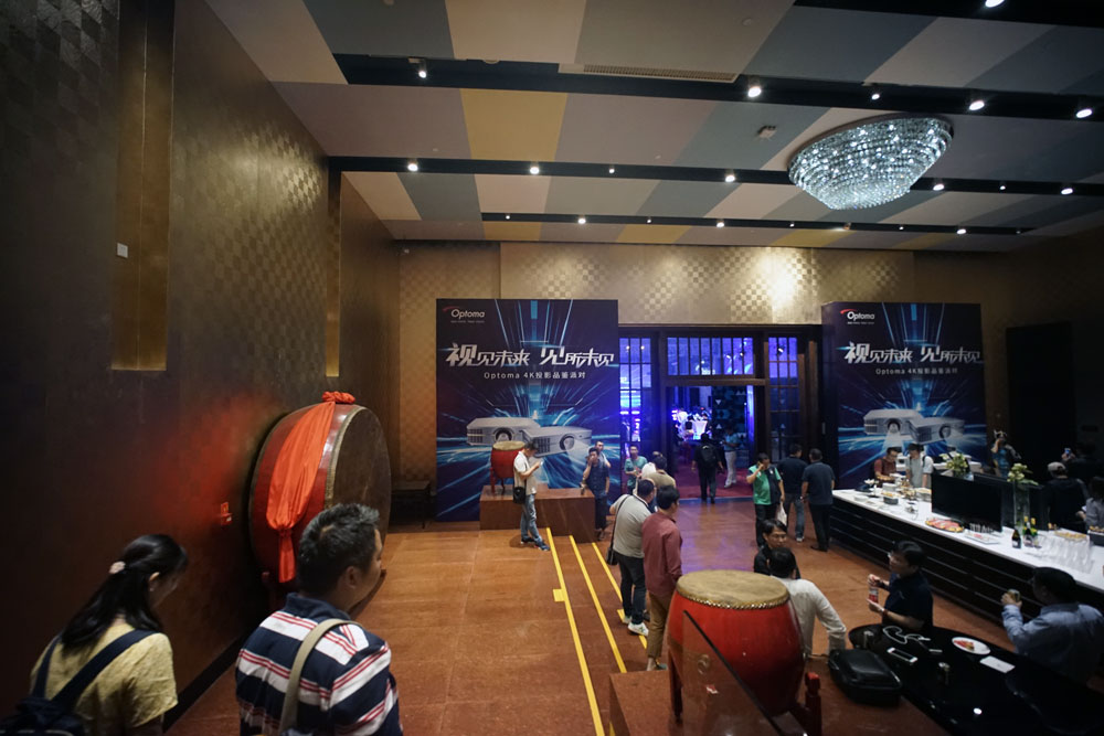 奥图码和爱普生4k投影仪哪个好,奥图码全高清家用投影机评测