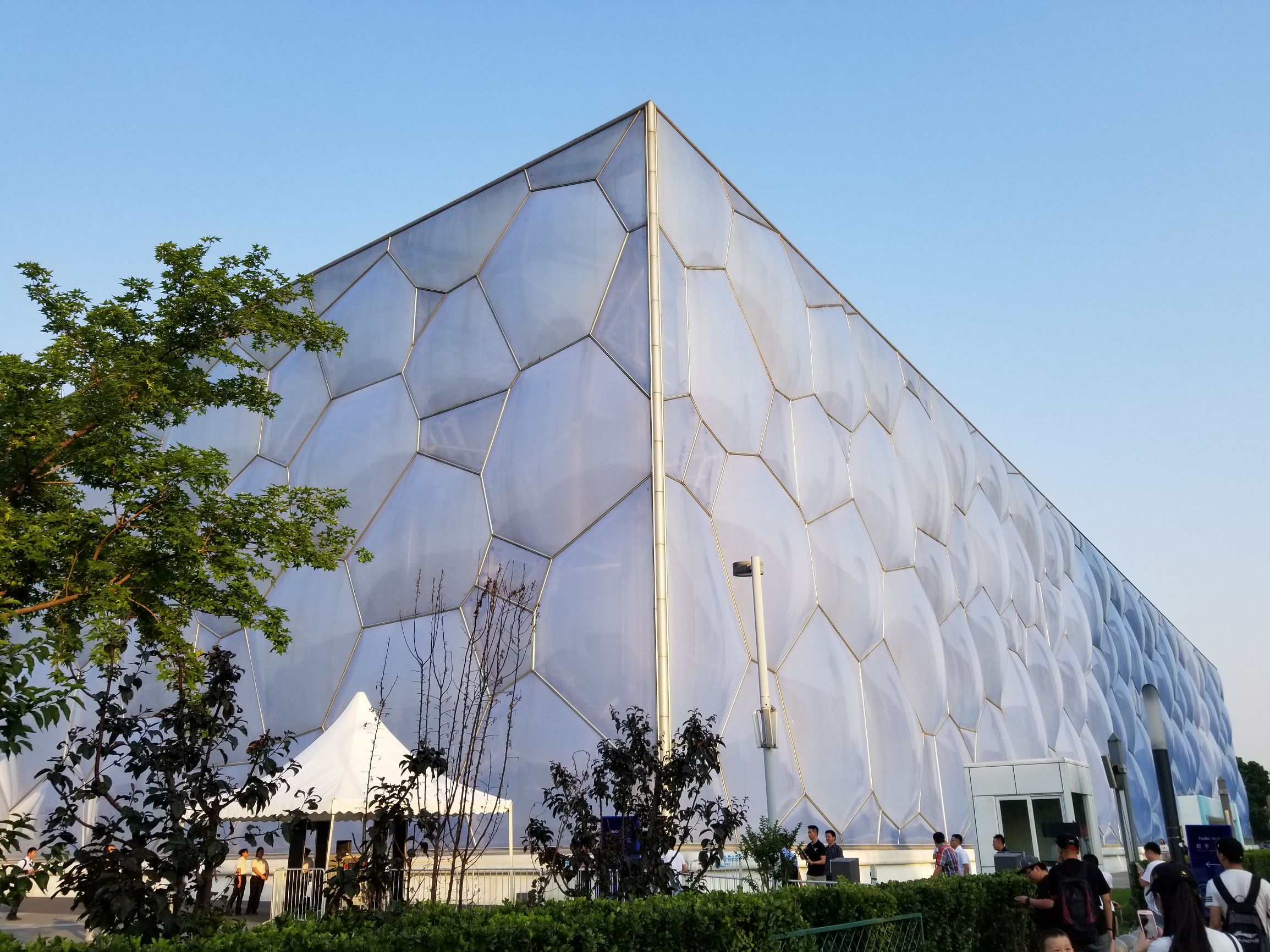 三星galaxys8和s8有什么不同,三星galaxys8什么时候发布