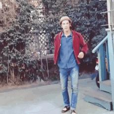 搞笑gif动图：汪星人，你是打算练蛤蟆神功吗