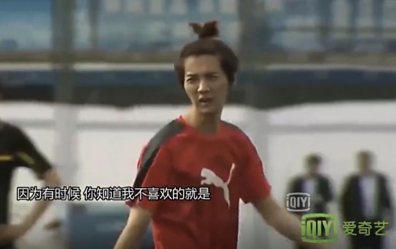 鹿晗玩足球的时候,鹿晗踢球高燃时刻