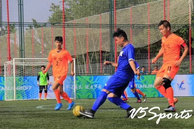 草根球队夺联赛冠军,草根足球队夺联赛冠军