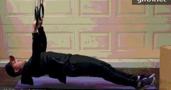 肩胛骨翼状突出矫正训练视频,肩胛骨突出改善练习