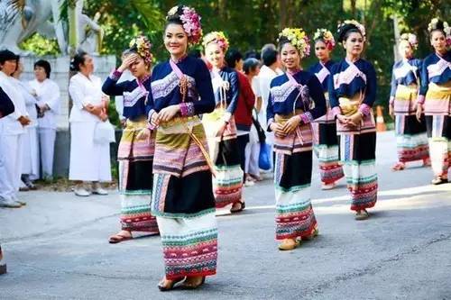 云南少数民族彝族服饰,云南少数民族服饰