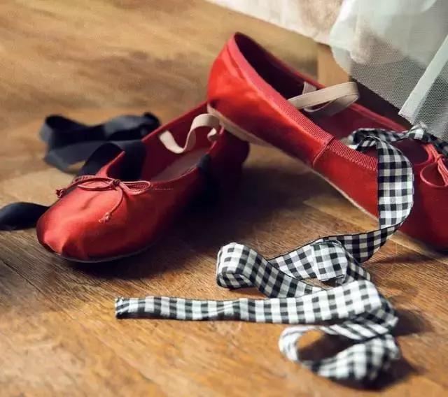 这双芭蕾鞋不跳舞，只是穿起来逆天的好看！