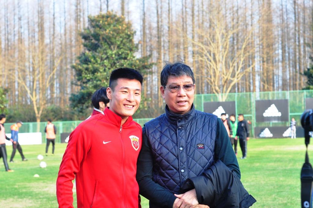 如此人品的周亮有什么资格指责徐根宝你咋不当足协主席？