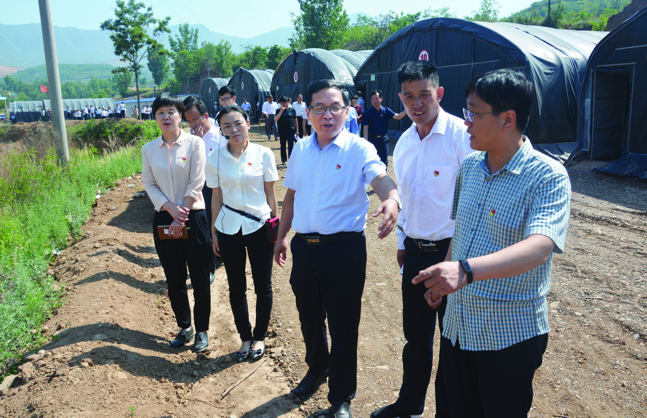 奋力书写新时代奋斗答卷,奋力书写脱贫奔小康的酉阳答卷