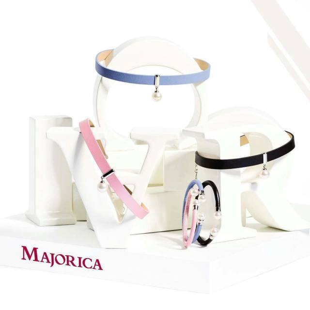 网袜加牛仔裤还是让杨幂穿吧，我只能接受唐嫣美美的珍珠~