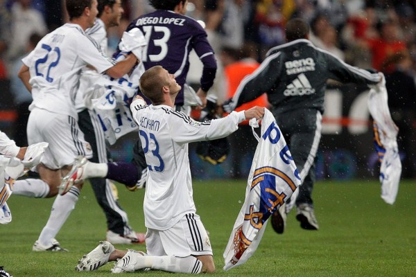 足球最美时刻视频,贝影在足球场上