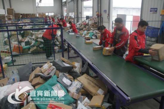 双11快递高峰来临快递小哥迎大考 (双11期间快递高峰峰值将至)