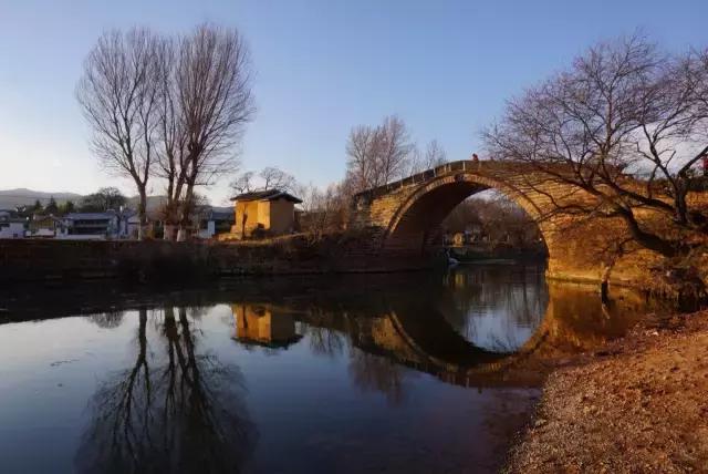 这对60后夫妻不惜卖掉公司，只为一间100多岁的白族老宅，连剑桥教授、《国家地理》都被他们吸粉