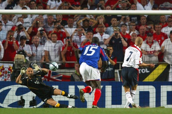 足球最美时刻视频,贝影在足球场上