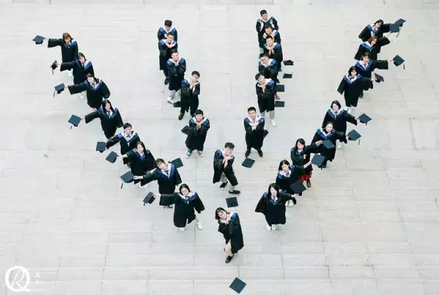 愈拍愈新奇，武商院16种“脑洞大开”毕业照，玩过一回算你牛！