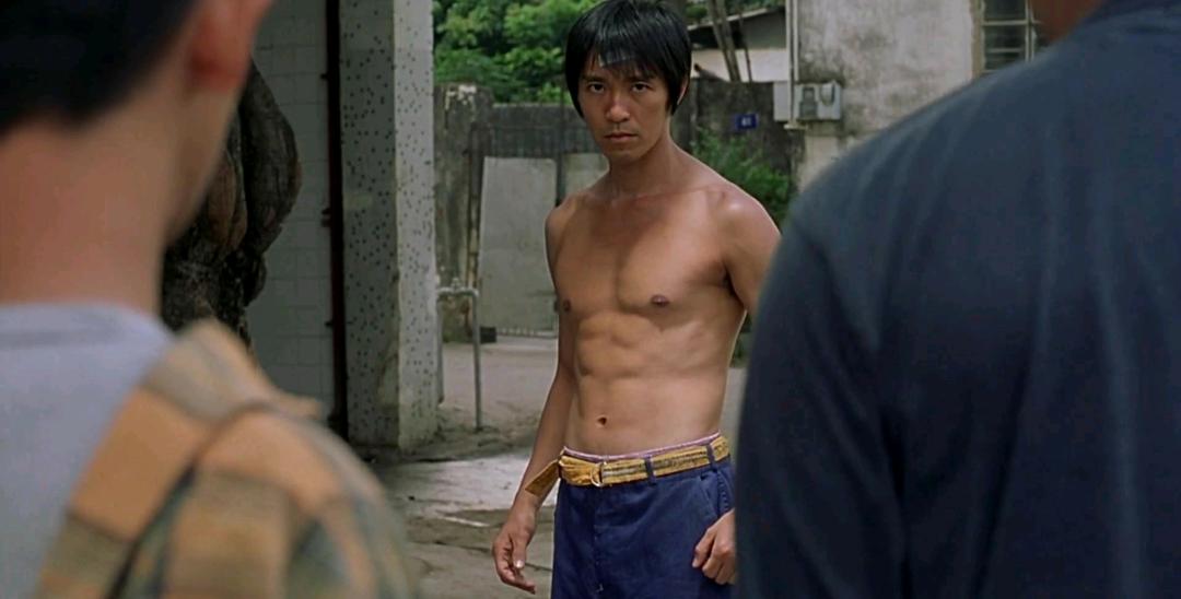 李小龙为什么受到全球老外的崇拜？一个学了哲学的武术家，还是另有原因？