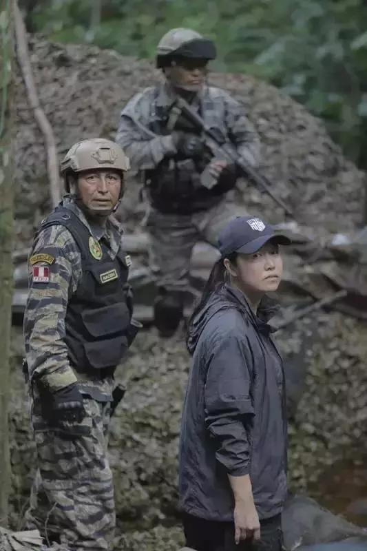 没看先给六颗星，中国人不敢干的事这对情侣全干了