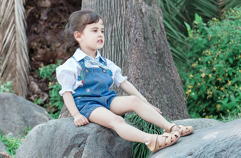 给宝宝买什么牌子的凉鞋,给婴儿选凉鞋选什么牌子好