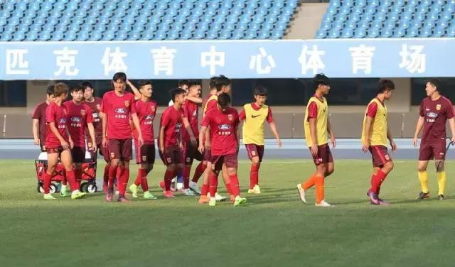 不坠青云之志足球,不坠青云志不负来时路