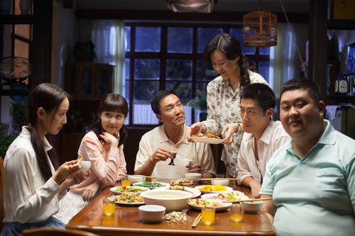 六人晚餐正片,六人晚餐亲情视频