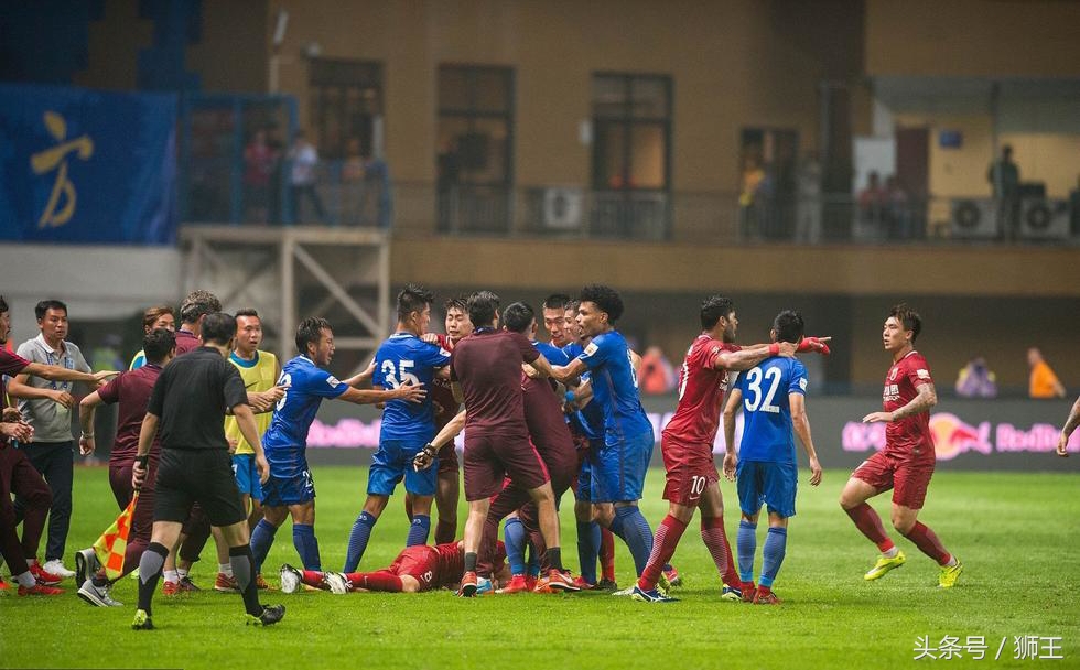 球场暴力的危害,球场暴力怎么回事