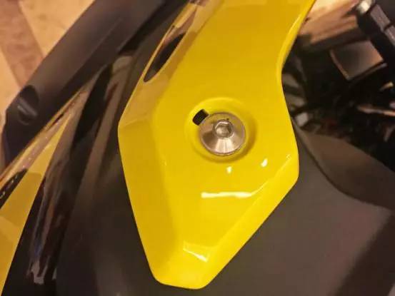 最新豪爵铃木dl250评测视频,18年的豪爵铃木dl250值得买吗