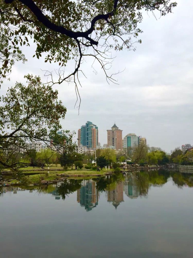 宁波是我国东南沿海城市,宁波属于东南西北