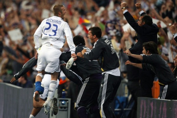 足球最美时刻视频,贝影在足球场上