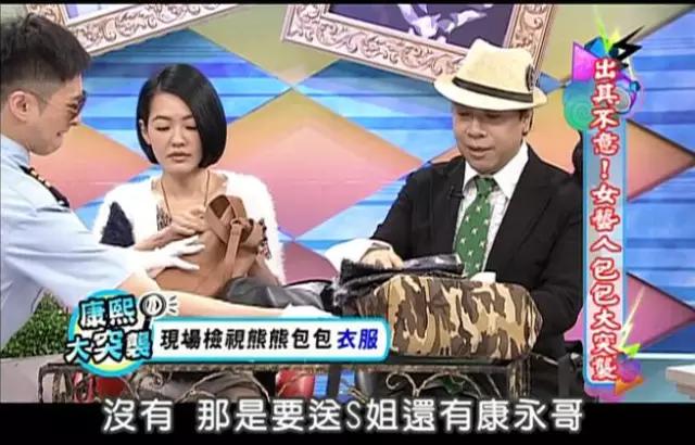 看看月薪4000同事包里都有啥,月薪五千背一万多的包什么心理