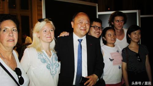 法国有了第一位华裔国会议员他说：这条路总要有人去走