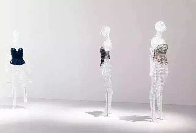 什么是三宅一生布料,三宅一生设计感