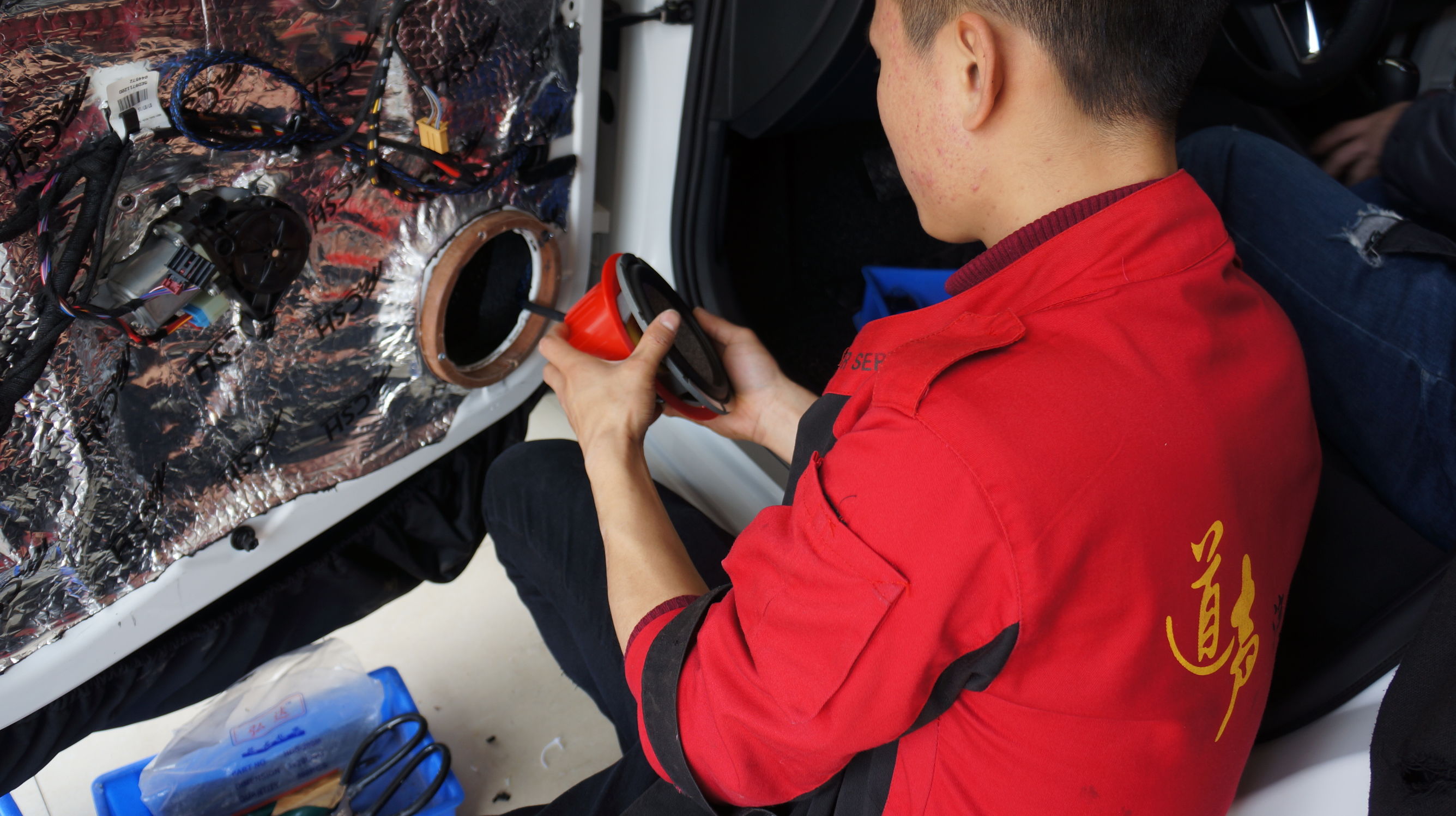 斯柯达明锐12款原车几个鸣笛喇叭,09款斯柯达明锐鸣笛喇叭自己更换