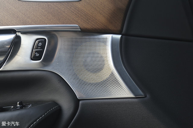 大众途锐对比沃尔沃xc90,大众途锐越野测试xc90