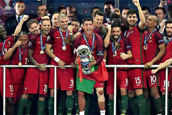 足球小将双铲罗纳尔多,足球小将罗纳尔多